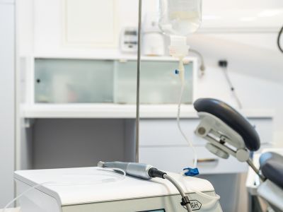 Fizjodyspenser wykorzystujemy w zabiegach Chirurgicznych i Implantologii..jpg